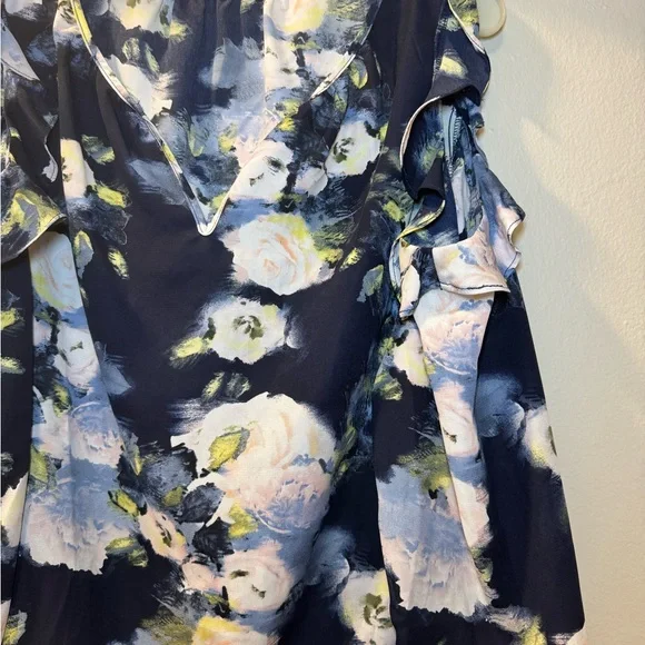 Gibson Navy Floral Ruffle Sleeve Blouse with White Roses - Picture 4 of 12